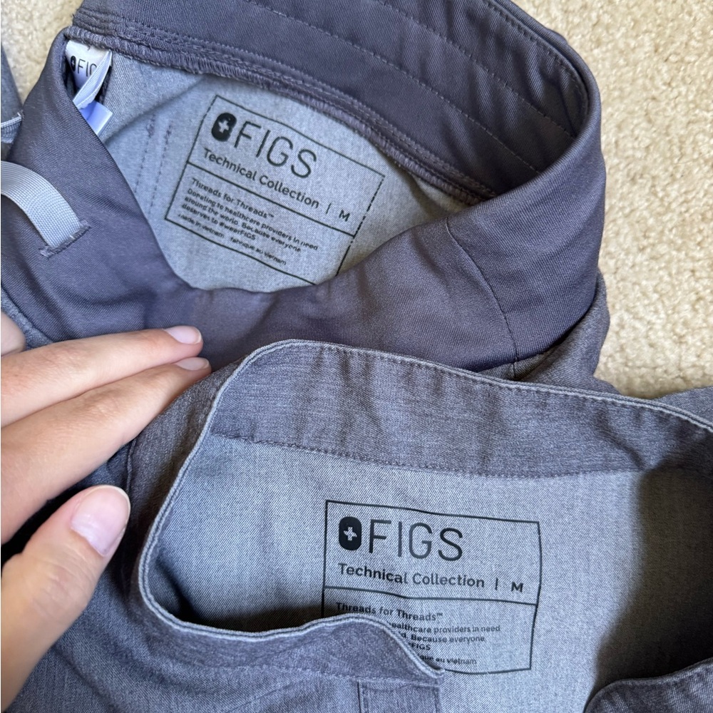 ❌SOLD Figs Graphite medium scrub set - Picture 5 of 5